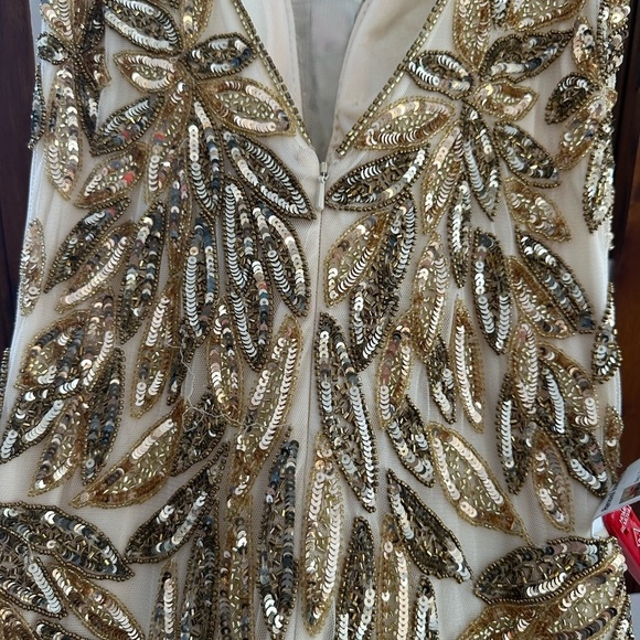 MAC DUGGAL EMBELLISHED LEAF EVENING GOWN #5107
Worn for 2 hours - Picture 4 of 11